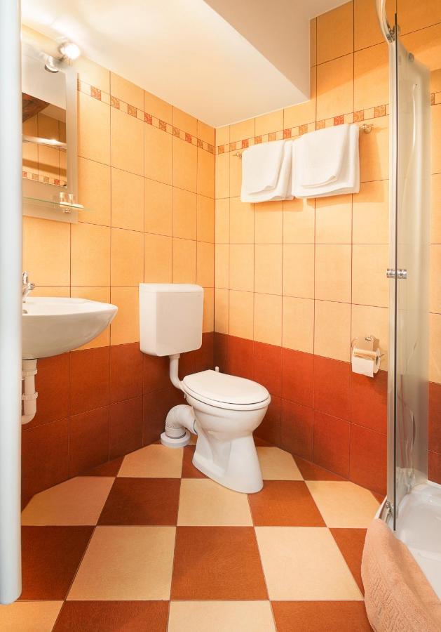 Rubra Panzió Vác Exterior foto